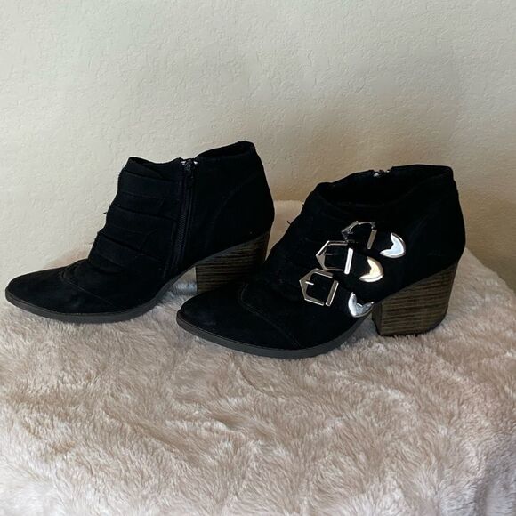 Qupid Ankle Booties with Silver Buckles - Picture 4 of 8